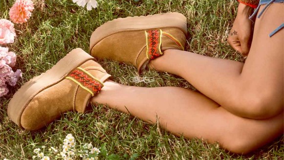 UGG Classic Ultra Mini Braid Platform Chestnut 